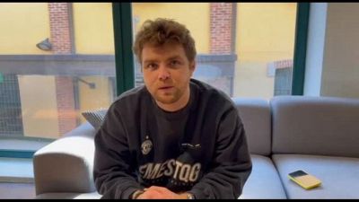 Il fenomeno Alex Warren da senzatetto a star mondiale della musica
