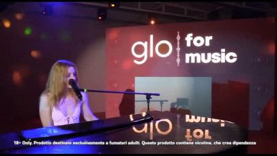 Noemi incanta Napoli con show a sorpresa firmato "glo for music"