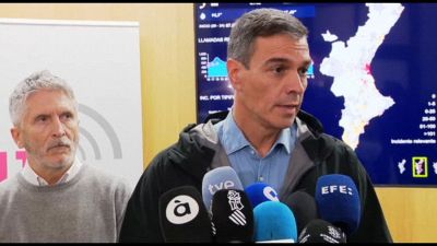 Il premier Sanchez condanna le violenze dopo l'alluvione a Valencia