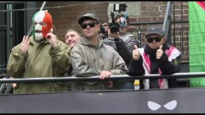 Chiuso il caso contro il rapper O'Hanna, sventolò bandiera Hezbollah