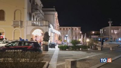 Accoltellati al bar grave una ragazza