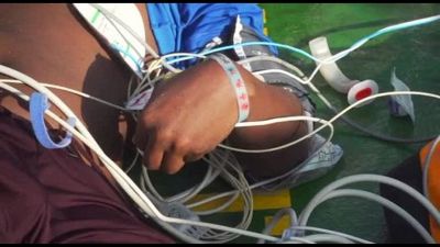 Nave di Emergency verso Bari, a bordo naufraghi con ustioni e stremati
