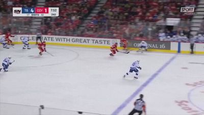 Calgary Nazem Kadri, che show: gol con piroetta contro Tampa Bay