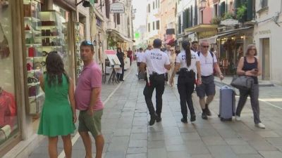 Rissa a Venezia, turista reagisce al borseggio sul ponte di Rialto