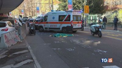 Uccisa da un camion, illesi i suoi gemellini