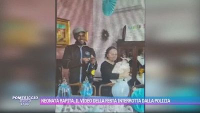 Neonata rapita, il video della festa interrotta dalla polizia