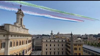 Frecce Tricolore e Frecce Rosse solcano i cieli di Roma per re Carlo