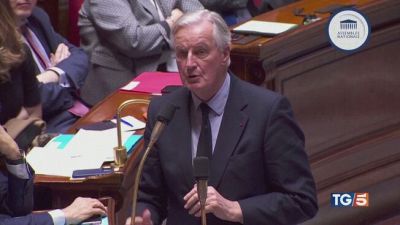La Francia nel caos "Soluzione in 24 ore"