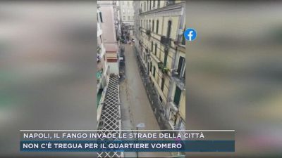 Napoli, il fango invade le strade della città