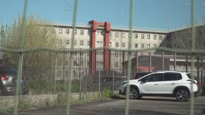 Corinaldo, il giovane della banda dello spray è ancora in fuga