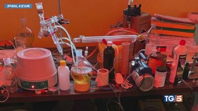 Studente universitario produce droga in casa