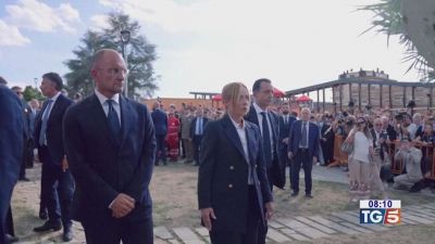Tra memoria e rabbia Mattarella: "Ricostruire subito"