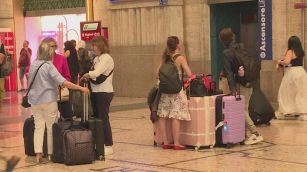 Il venerdì nero dei trasporti, forti disagi per treni, aerei e bus