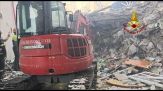 Crollo a Messina, estratto un corpo senza vita dalle macerie