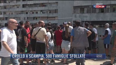 Breaking News delle 11.00 | Crollo a Scampia, 500 famiglie sfollate
