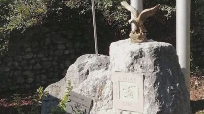 A Pordenone rubata l'aquila sul cippo della Bastia del castello