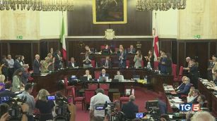 Il Pd è con il sindaco centrodestra attacca