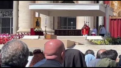 Cardinale Re: "Dal cielo chiediamo a te Francesco di pregare per noi"