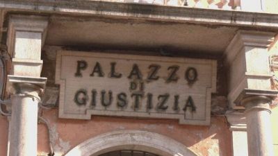 Le nuove carte della Procura, "forse l'impronta 33 era insanguinata"