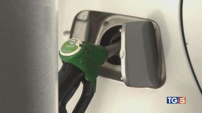 Due decreti per ridurre il costo dei carburanti