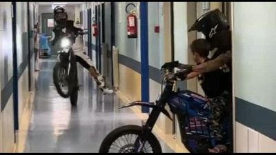 Gli Stuntman del Vesuvio Motor Show tra i bambini del Pausilipon
