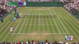 Sinner e Cobolli avanti a Wimbledon