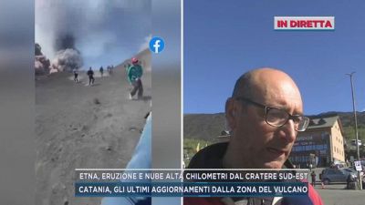 Etna, eruzione e nube alta chilometri dal cratere sud-est