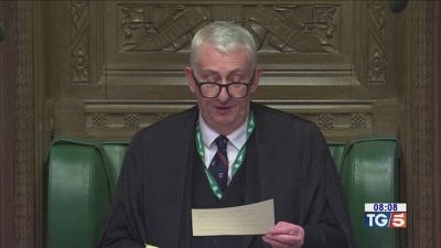 Eutanasia: primo sì UK. Il no di Papa Francesco