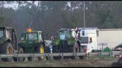 Francia, gli agricoltori bloccano la A63 nella Gironda