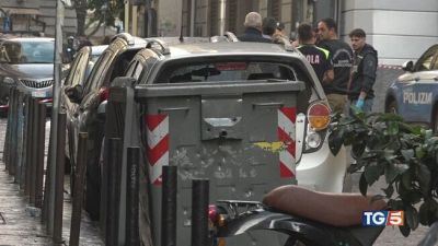 Incendi e sassaiole, notte folle a Napoli