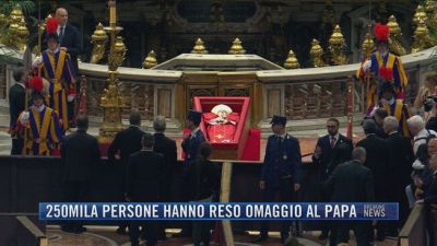Breaking News delle 21.30 | 250mia persone hanno reso omaggio al Papa