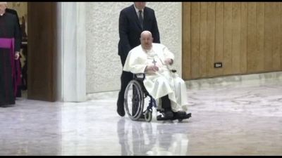 Il Papa ricoverato al Gemelli per accertamenti e per curare bronchite