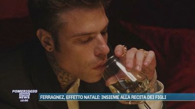Ferragnez, effetto Natale: insieme alla recita dei figli