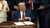 Trump firma l'ordine esecutivo ma i dazi slittano al 7 agosto
