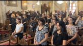 A Gaza i funerali delle vittime del raid contro la chiesa cattolica