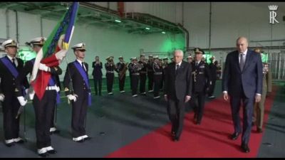 Mattarella visita la nave Trieste a Livorno