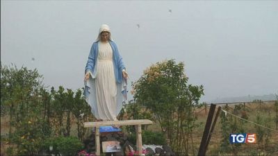 Il sangue sulla statua è quello della veggente