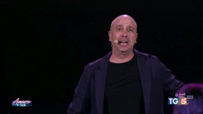 C'è "Amore+Iva" con Checco Zalone su Canale5