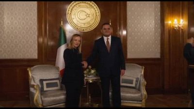 La premier Meloni in Libia, focus su migranti e firma intese di cooperazione
