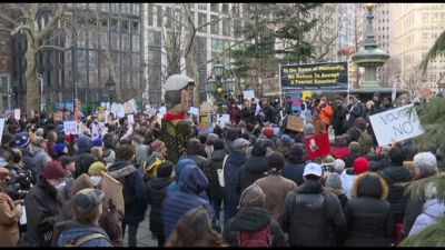 New York, centinaia in piazza contro Trump: no a un'America fascista