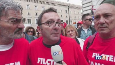 La crisi dell'auto, lavoratori in piazza