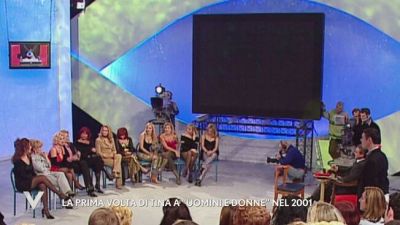 La prima volta di Tina Cipollari a "Uomini e Donne" nel 2001
