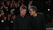 Venezia, il red carpet con gli Oasis e i loro brani: fan in delirio