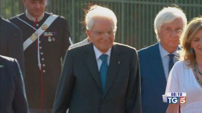 Mattarella: "Rispettare la dignità delle persone"