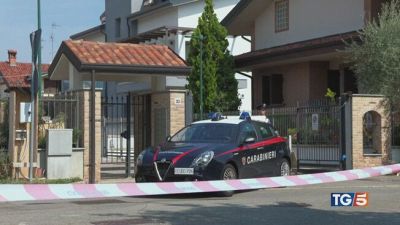 Strage in famiglia Uccisi a coltellate