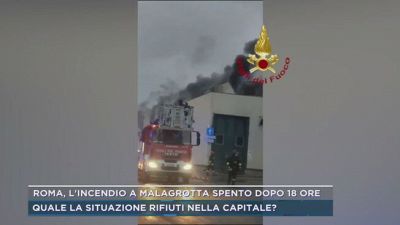 Roma, l'incendio a Malagrotta spento dopo 18 ore