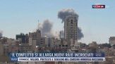 Breaking News delle 11.00 | Il conflitto si allarga, nuovi raid incrociati