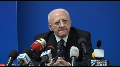 De Luca ironizza: mi onora l'interesse di chi frequenta Trump e Musk