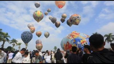 In Indonesia decine di mongolfiere in cielo per l'Eid al-Fitr