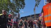 La parata del pullman del Barcellona coi giocatori che festeggiano la 29esima Liga
